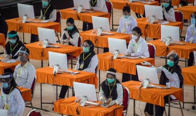 029342000_1600772254-20200922-Ujian-SKB-CPNS-Surabaya-AFP-3_copy_640x380