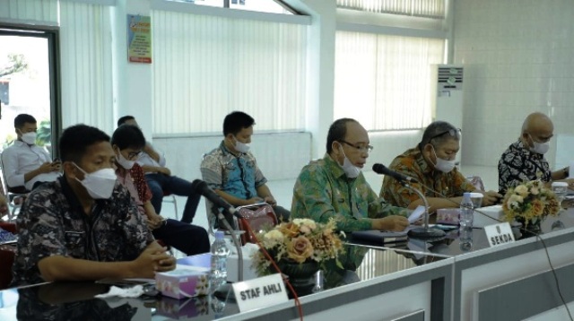 Sekretaris Daerah Pemkab Asahan, John Hardi Nasution saat menerima kunker Komisi B DPRD Sumut.