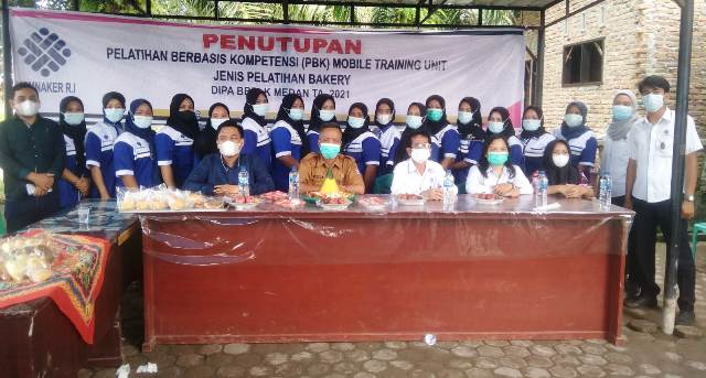 Penutupan pelatihan pembuatan bakery bagi warga Desa Ramunia II.
