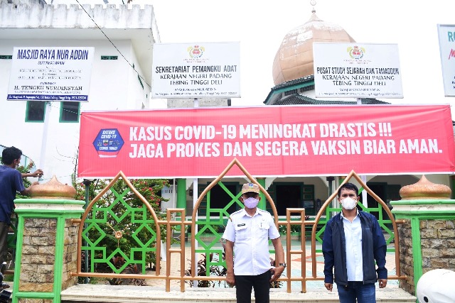 Pemasangan spanduk himbauan pada masyarakat Kota Tebingtinggi.
