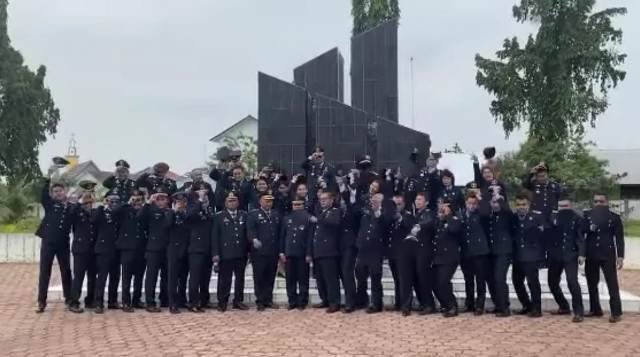 Lapas Tebingtinggi melakukan ziarah dan tabur bunga di TMP Tebingtinggi.