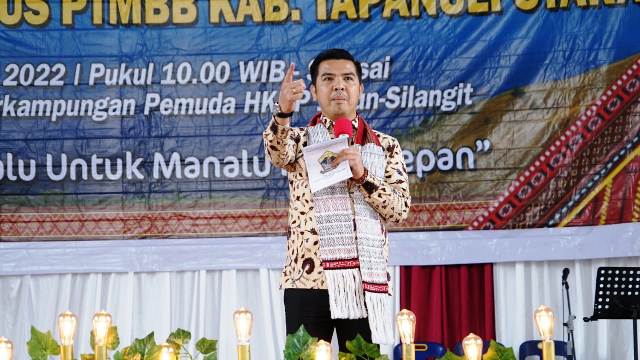 Bane Raja Manalu saat memberikan motivasi kepada generasi PTMBB.