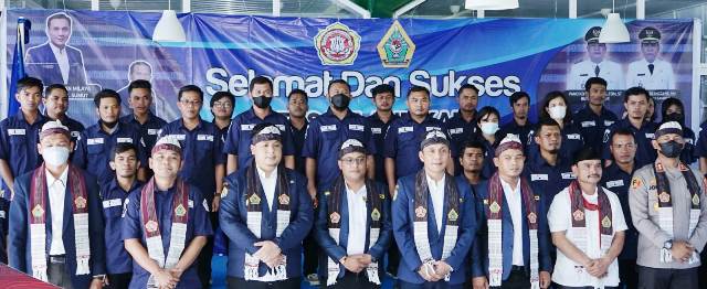 Bupati Samosir, Vandiko T Gultom bersama Forkopimda dan pengurus Karang Taruna periode 2021-2026.