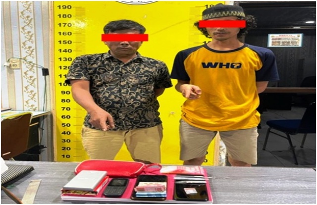 Dua orang pelaku diamankan bersama barang bukti.