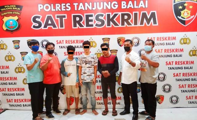 Ketiga tersangka diamankan personil Sat Reskrim Polres Tanjungbalai.