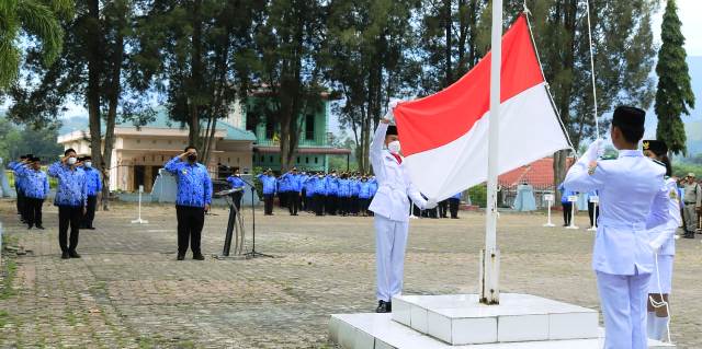 Peringatan upacara Hari Kesadaran Nasional tahun 2022 di halaman kantor Bupati Samosir.