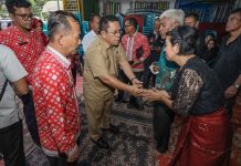 Wesly Kunjungi Keluarga Korban Kebakaran di Jalan Ahmad Yani